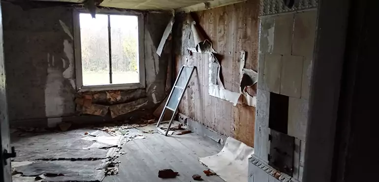 Why Selling a Distressed House Through Traditional Methods Fails in Milwaukee